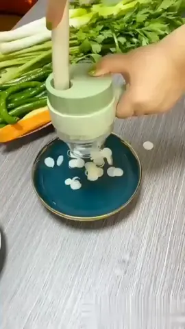 Cortador Triturador Elétrico Multifuncional 🥕🥒🥬🍆🍅 👉Link na Bio  #cozinha #praticidadenacozinha  #donadecasa #receitaz