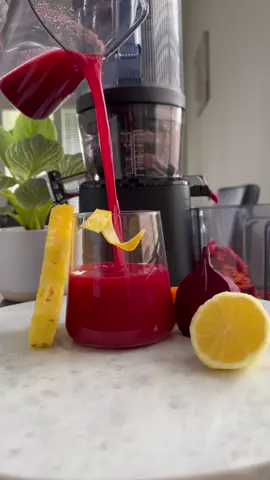 Rise & Shine Morning 🍍🥕🍋 Pineapple | Carrot | Beet | Lemon #healthy #organic #morningroutine #natural #juicetoshare #healthylifestyle #healthyjuice #coldpressjuice #juicing #juice #pineapplejuice #carrotjuice #beetjuice #lemon #lemonjuice 