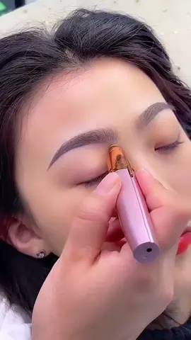 I just got my hands on this electric eyebrow trimmer!It's so easy to use and makes my brows look on point!        #sgtiktok #tiktokmakemebuy #eletriceyebrowtrimmer 