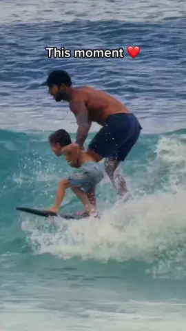 This father-son moment is incredible ❤️ (via @tomomcphoto billykemper/IG) #surf #surfing #wholesome #family 