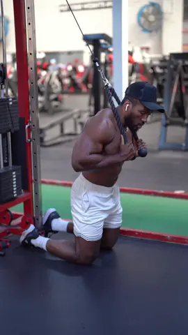Damnnnn, that really happened 🫣 #fail #gymfail #gymfailure #gymfailscompilation #cablemachine #absworkout #abscrunches #crunchesworkout #GymTok #gym 