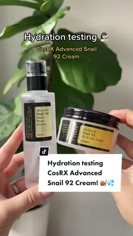 Snail mucin for the win? 🐌💚 Testing the moisture level of this popular cream to see if it's worth adding to your skincare routine ✨💦 #snailmucincream #moisturetest #skincareexperiment #kbeauty #koreanskincare #snailmucin 