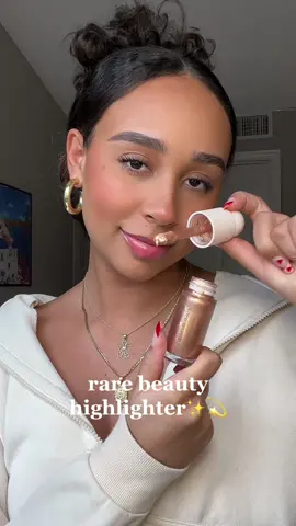 such a beautiful liquid highlight✨ #rarebeauty #rarebeautymakeup #rarebeautyhighlight #sephorafinds #sephorasalerecommendations #rarebeautyhighlighter 