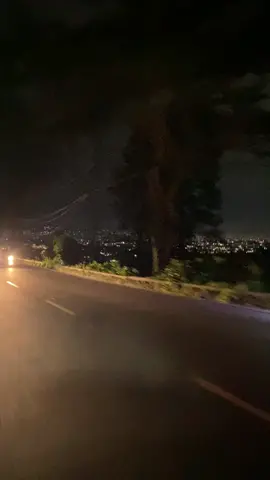 Emng rada dinging #puncakbogor #jalanrayamilikbersama #orangbahagia #storywa #orangbahagia #mentahan #fyp #fypシ #mentahanvideo #vilar 