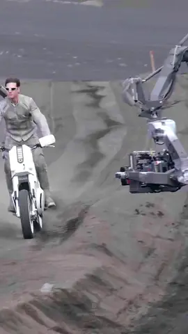 Tom Cruise behind the scenes of Oblivion movie doing his own stunts #tomcruise #oblivionmovie #thefilmophileclub   