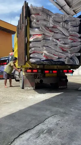 orang Long Ikis mana sih yang nda kenal suara ini 🤣🤣🤣copy kah bos @Imam Londo #trukkalimantantimur #bubuhankaltim  #brooommmmmmbroommm 