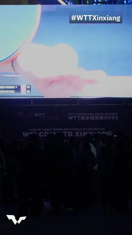 The action doesn't stop no matter where you are 💥   These fans had fun enjoying these exhilarating matches on the big screen 🤩  #WTTXinxiang #WTTChampions