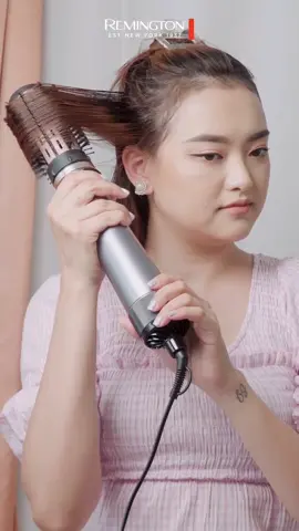 Blow Dry ala Salon di rumah ?! BISAAA BANGET ! Pake aja Remington Keratin Protect Rotating Air Styler AS8810 ad tombol auto rotating nya jadi otomatis bisa muter sendiri lho.