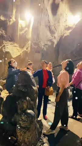 Hứng sữa tại Bầu sữa mẹ Động Hương Tích Chùa Hương ☺️   Ai đi Chùa Hương cũng nên thử 1 lần 😊#tiktoktet2023❤ #xuhuong #VoiceEffects 