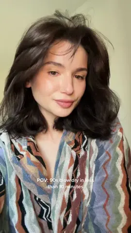 Monica Geller is my hair queen 🥲🤍 #hairtut #90sblowout #90shair #monicagellerhair #90shairstyle 