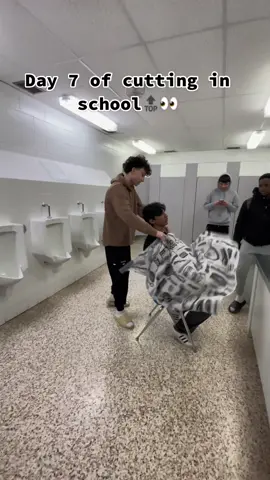 Follow IG for more😏#sturdycurls#musafinaltouch#donebyomar#washroom#schoolcuts 