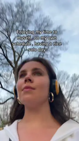 Nyc will make you feel so antisocial even when you are intentionally not being social 