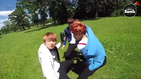Lâu lâu coi lại mấy Bangtan Bomb ngày xưa cười ngã ngang luônnnn 😂😂 #bts #kimtaehyung #jeonjungkook #parkjimin #kimnamjoon #bighit #fyp #foryou #trending 