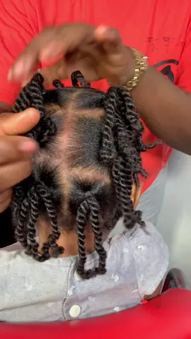Rubber twist tutorial for the lottle ones. Enjoy! 💕💕  #twist #babytwist #kidshairstyles #4chairstyles #afrohair #afrohairstyles #kids 