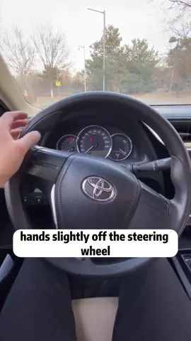 What is the reason why the steering wheel of the car cannot automatically return to the right position?#howto #cartok #car #automotive #driving #drivingskills #drivingtips #drivingschool #foryou