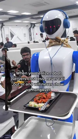 Restaurant robots are here #restauranttechnology #restaurants @shawnpwalchef   