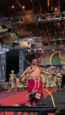 Kang Warok Dobel Cemeti Setyo Langen Budoyo 🔥🔥🔥 #setyolangenbudoyo #eselbe #warokviral #eselbewonosobo #mendhemdhem #waroktemanggungan #warok #wonosobo #wonosobozone #wonosobo24jam #jarankepang #jaranan #trending #viral #fyp #jarankepangtemanggung #hokya #senitradisional #senibudaya #pecintaseni #temanggunghits #temanggungbersenyum #temanggung 