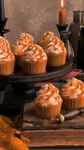 These butterbeer cupcakes make me smile 💛⚡️🪄 #butterbeer #cupcakes #harrypotter 