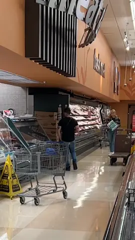 FALLING IN PUBLIC PRANK😳😂 #fallinginpublic #publicprank #grocerystore #grocerystoreprank #falling 