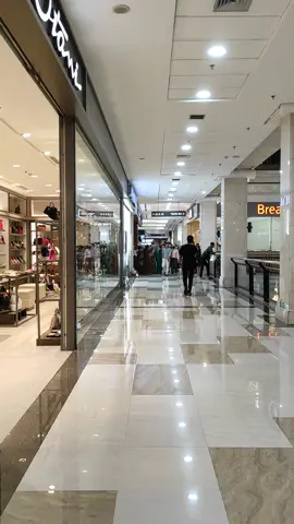 mentahan jalan-jalan di mall Ambarukmo Plaza Yogyakarta buat bahan prank story Instagram Whatsapp atau lainnya #bahanedit #mentahankatakata #bahanmentah #yogyakarta #estetik #fyp #staycation #prank #fakesituation #fakesituation⚠️ 