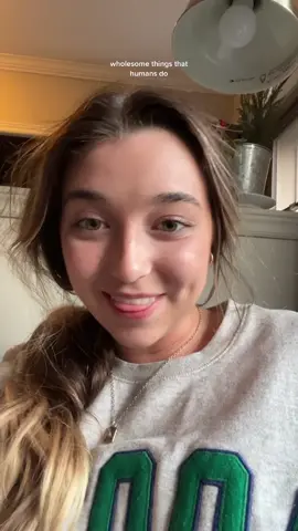 what’s an awkward moment that pretty much all of us experience?? #humansbeinghumans #lifelessons #humansareweird 