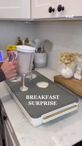 AD Do you love Cinnabon?! @walmart has the BEST pancake mix by Mrs. Butterworth's and @cinnabon+ it made for the perfect fun breakfast surprise 🙌🏻 #MrsButterworthsCinnabon #breakfastideas #kidsbreakfastideas #familybreakfast #familybrunch #brunchideas #cinnabon