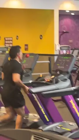 The skill level this guy has 😂 #fyp #workout #gym #juggling #sports #talent #planetfitness #humor #skills #us #kansascity 