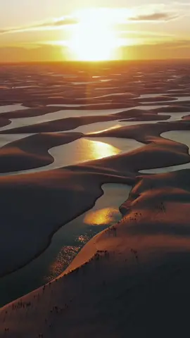 Por do sol dos Lençóis Maranhenses #lencoismaranhenses #maranhaobrasil #maranhao #destination #travel #nordeste #viagem #meubrasil 