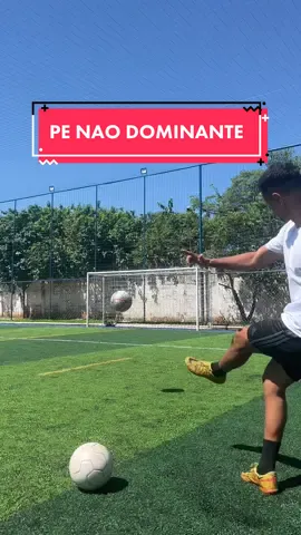 COMO MELHOREI O PE NAO DOMINANTE #fut #futebol 