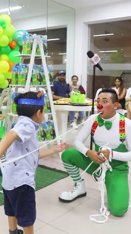 Esto se salio de control, ya se desespero jaja 🤣🤣 #magia #magiacomica #niñofeliz #fiestainfantil #ShowInfantilTematico #payaso #parati #foryou #foryoupage #pt #aprendojugando #AmaLoQueHaces #KoritoEventos