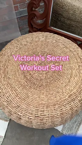 Don’t sleep on @victoriassecret workout fits! They are so comfortable and breathable fabrics, and they always have some goodies on sale😁😁 #victoriassecret #workoutfits #dallasinfluencers #workoutsets 