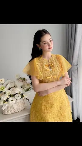 Váy vàng là nàng công chúa, các chị em hãy cứ mãi xinh mãi đẹp như này nhaaaaaaa #váythietke #đầm_xinh #váy_ren_tiểu_thư #setvaysangchanh #obfashion #váydựtiệc #phongcach #trending #thinhhanh 