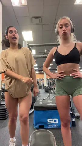 gym w slay w mommy 😩 @daniiii.delaaa 