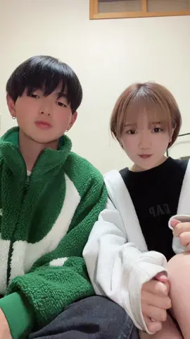 これ懐かしすぎる😳#カップル #簡単ダンス手 #簡単ダンス #犬系彼氏 #彼氏大好き症候群 @🦖カレシとカノジョ 