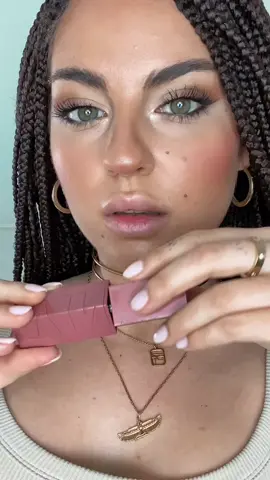 Feliz dia del beso con los nuevos labiales de tinta efecto vinilo de @maybelline_es este es el tono nude perfecto (35) #maybelleine #maybellinevinylink #transferproof 