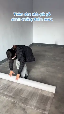 Thảm simili trải sàn vân gỗ dày 0.5mm dùng keo sửa riêng #similivango #simili #thảmtrảisàn #trangtrinhacua #thamtrangtri #thảm #decor 