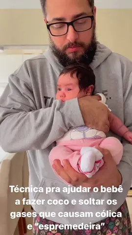 Técnica para ajudar a liberar os gases (“pum”) e tbm ajudar o bebê a fazer cocô💩 👉🏻Ideal para fazer nos dias que o bebê está com cólicas ou se espremendo para soltar pum💨 