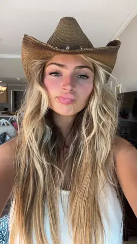 Save a horse ride a cowgirl🤠