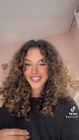#curlyhair #boucleme #belfort #montbeliard #balayagehair #miel #ombrehairstyle #ombrehair #coiffure  #coiffurefrance #lessecretdeloly #boucle #frange #coiffurefacile #changementcapillaire #wavyhair #filledesiles #bouclesnaturelles #cheuveuxlongboucle #delemontsuisse🇨🇭 #porrentruy🇨🇭 