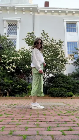 Skirt weather bois #OOTD #springoutfit #outfitideas #outfitoftheday #outfitinspo #vintagestyle #maxiskirt #floralskirt 