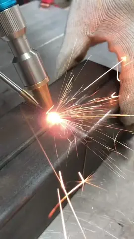 #laserwelder #laserwelding #welder #welding #welderslife #weldinglifestyle #weldingproject #weldingtutorial #laserweldingmachine #handwork #metalwork 