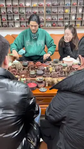 Thầy giáo pha trà 