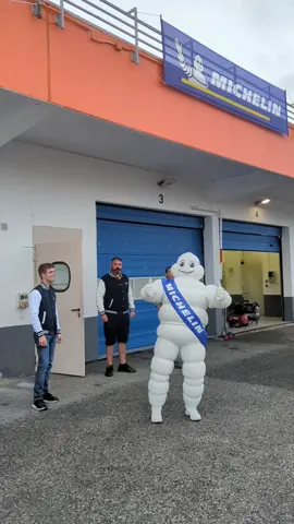 La mascotte la plus française qu’il soit 🛞 #michelin #pneusmichelin #mascotte #bibendum 
