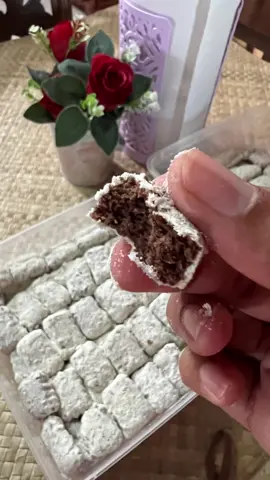 Biskut Oat Snow ! tapi our family named it ‘Biskut Ketui Belacan’ 😂. Favourite satu family. Paling cepat habis dalam balang kuih raya nih. #biskutraya #biskutoatsusu #biskutoatnestum 