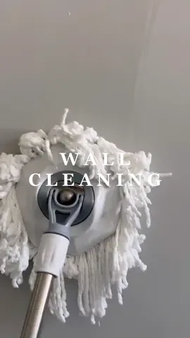Wall cleaning hack🤩💫 #CleanTok #cleaningtiktok #cleaninghacks #cleaningmotivation #cleaningasmr #cleaningtips #cleaning #asmr #asmrvideo #asmrtiktoks #homehacks #walls #washwalls #fyp #foryou #hacks #tips 
