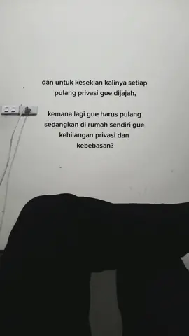 ga punya personal space di rumah sendiri :)
