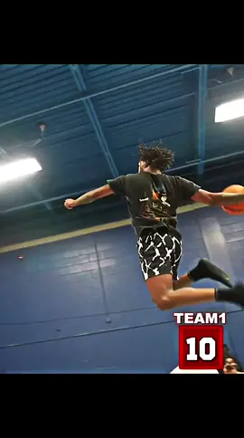 Imagne paying to go to skyzone just to get dunked on by duke dennis ☠️ #amp #dukedennis #slamball #basketball #dunk #fyp #foryou #fypシ #viral #dontletthisflop 