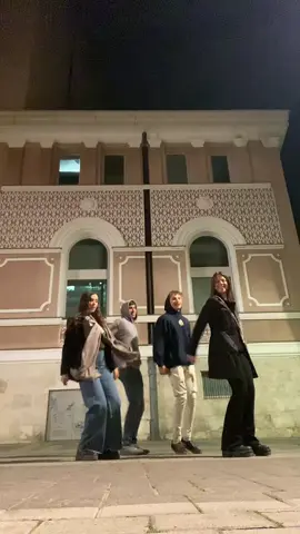 otro de saltitos #saltos #trend #baile #coordinacion #coordination #amigos #parati #paratii #fyp #fypシ #tiktok #contenido #fiesta #noche #pary #guapos #risa #foryoupage #paratiiiiiiiiiiiiiiiiiiiiiiiiiiiiiii #viral #goviral #lentejas #españa #2023 