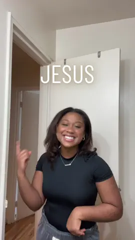 There’s healing in the name of Jesus, im holding that line close to me.  #therespowerinthenameofjesus #naomirainemusic #christian #christiantiktok #jesuslovesyou 