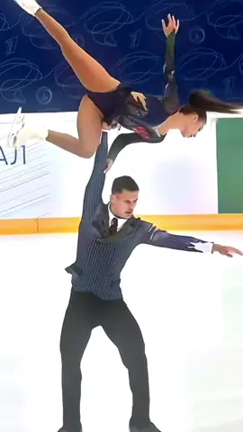 ❄️ Karina Akopova + Nikita Rakhmanin #figureskating #iceskatingtiktok #foryoupage #IceSkating #yurionice #skating #russia #usa #icetok #viral #icetok #icedance #icedancing #foryoupage #fyp